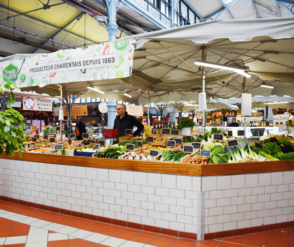 paniers de légumes stand Halles d'Angoulême